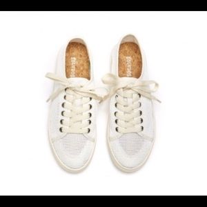 SOLUDOS Mesh Lace Up in Size 7-White